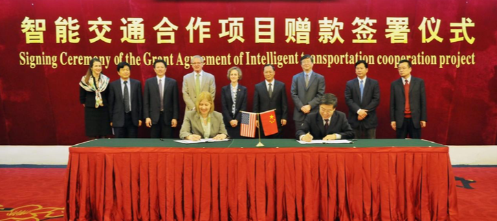 The U.S. government donated 494,500 U.S. dollars to Panyu District through the introduction of the "U.S.-Panyu Intelligent Transportation Project." Ms. Leocadia Zak, member of the Obama Cabinet and director of the U.S. Trade Development Agency, made a special trip to Guangzhou to attend the ceremony.